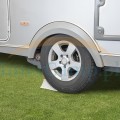 klin pod koło z mocowaniem uchwytem biały intercamp